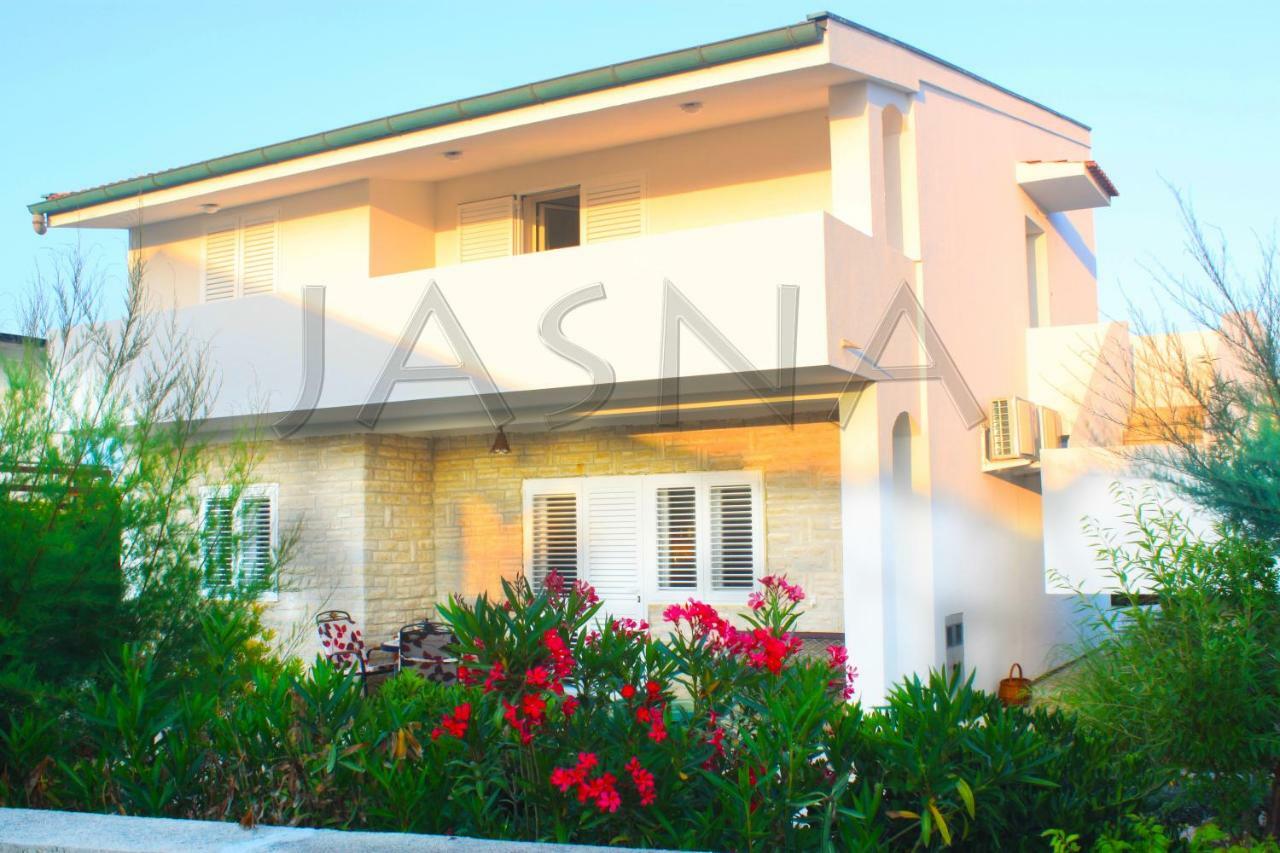 Apartments Jasna Ražanac Εξωτερικό φωτογραφία